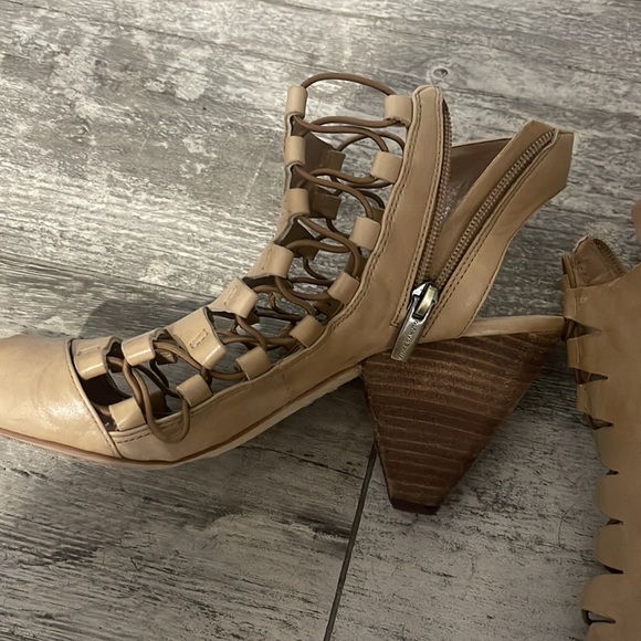 Vince Camuto tan heel worn maybe twice - Picture 3 of 4